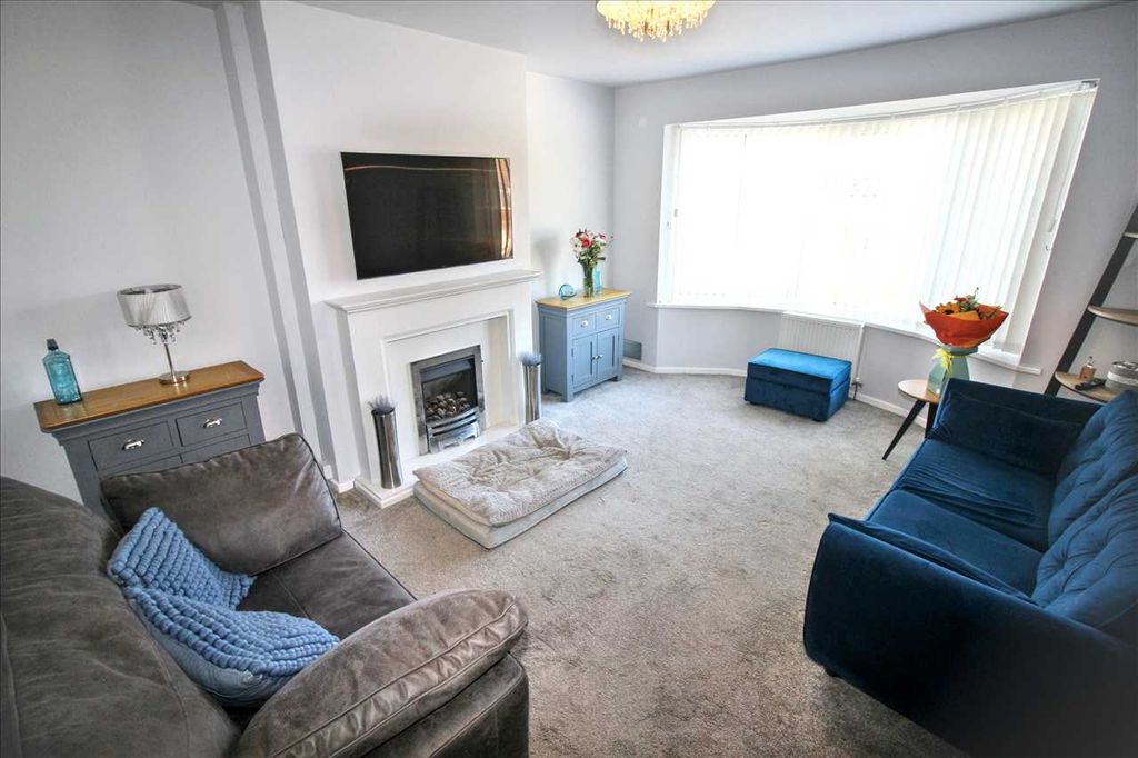 Property photo 2 of 10 Lounge