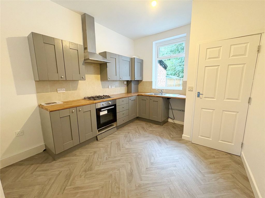 Property photo 2 of 11 Kitchen