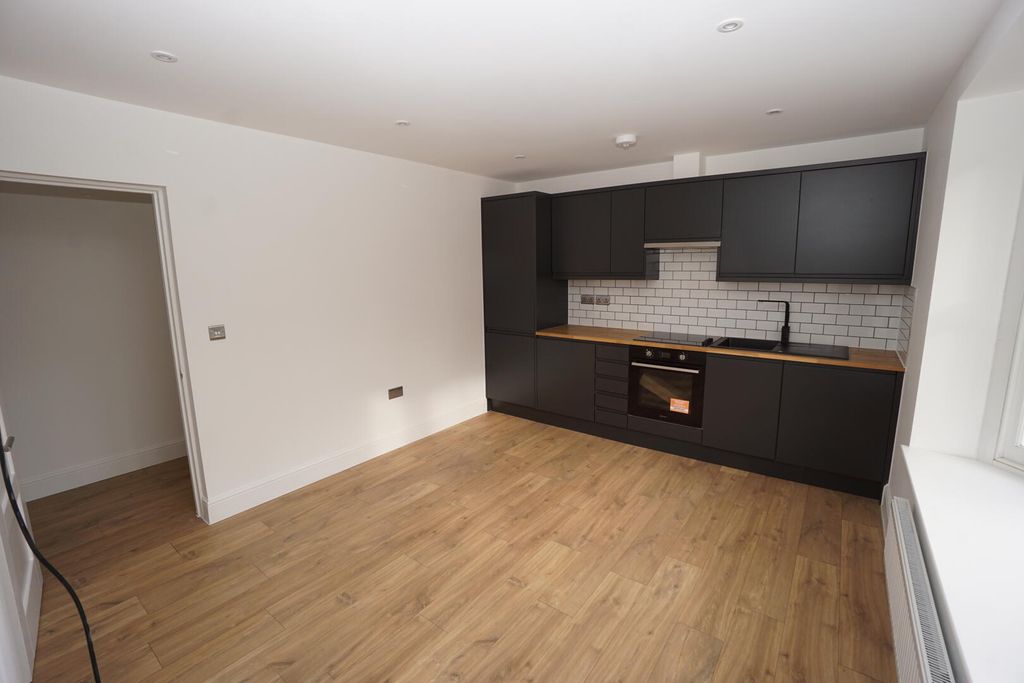 Property photo 3 of 7 Kitchen