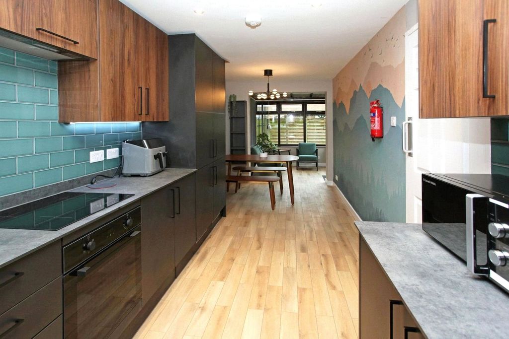 Property photo 3 of 14 Picture No. 27