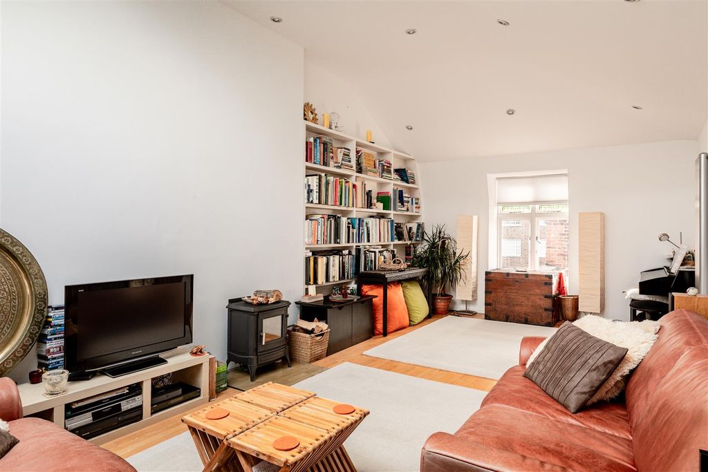 Property photo 3 of 13 Hamlet Gardens-12.Jpg