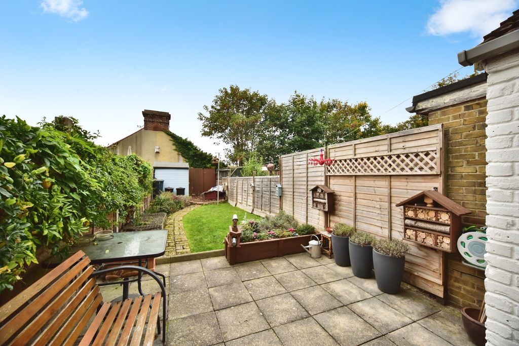 Property photo 3 of 18 Garden