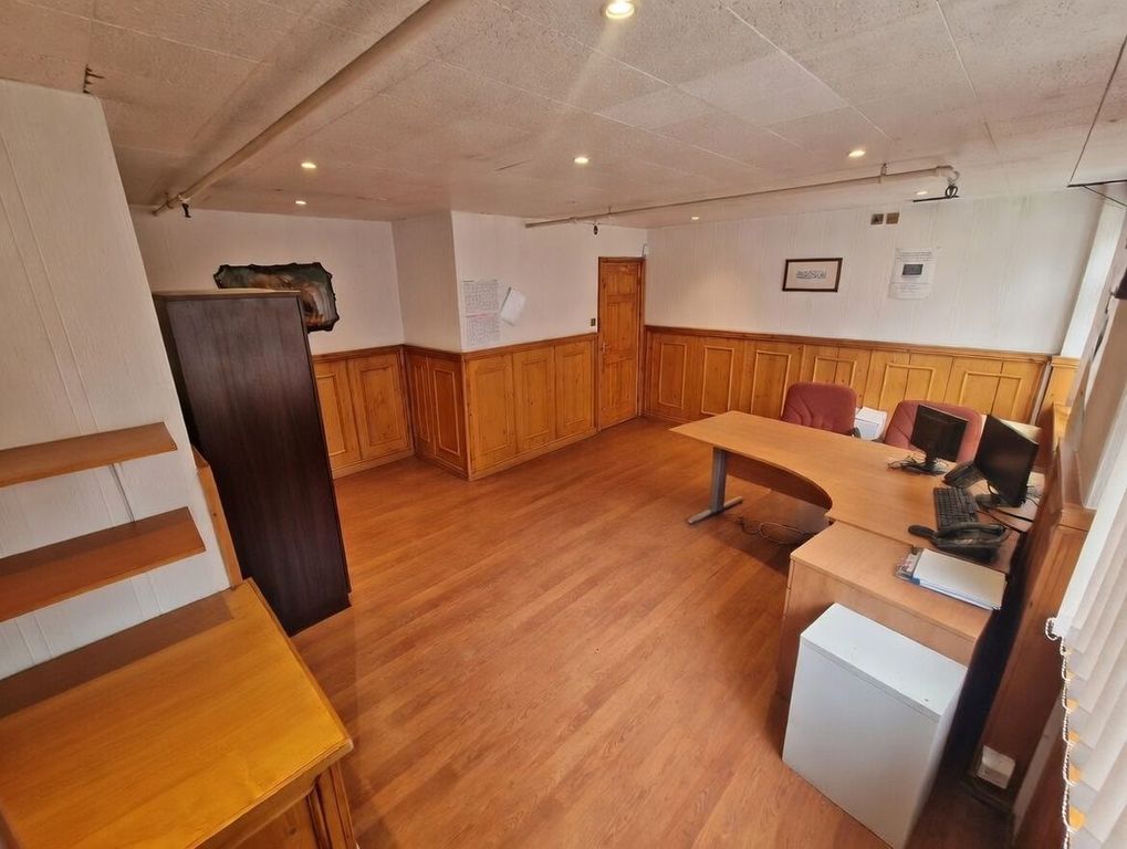 Property photo 2 of 27