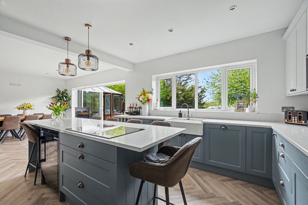 Property photo 3 of 37 4901175