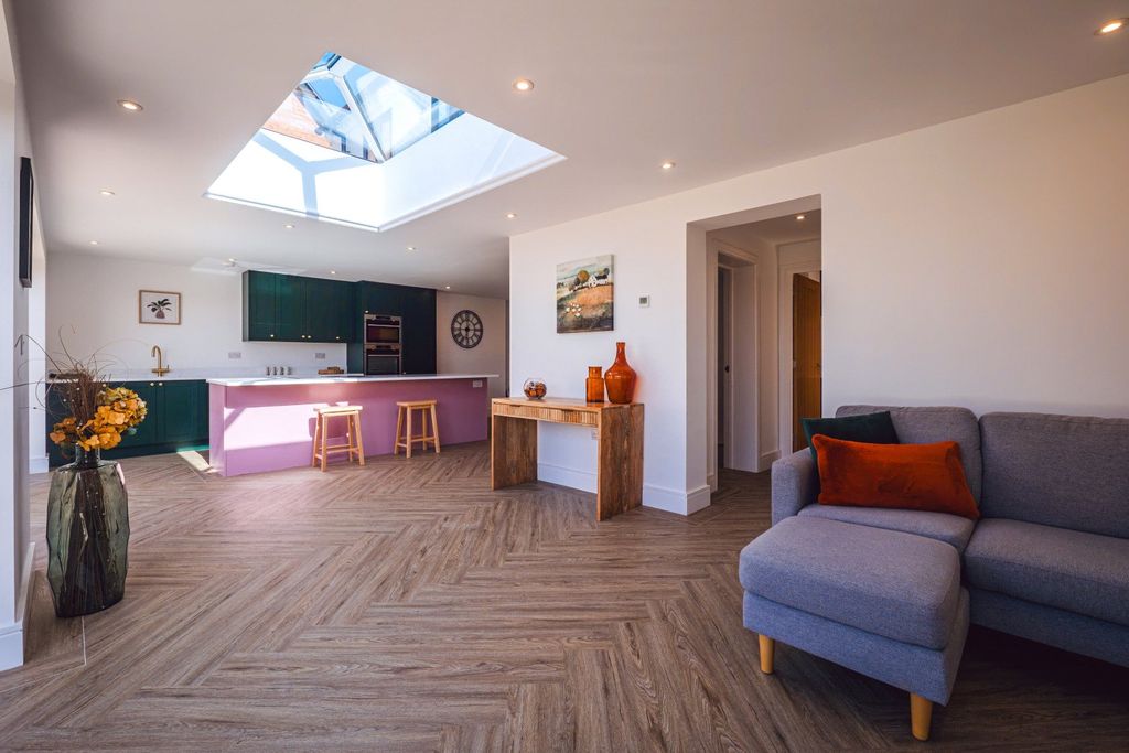 Property photo 3 of 25 Living/Kitchen