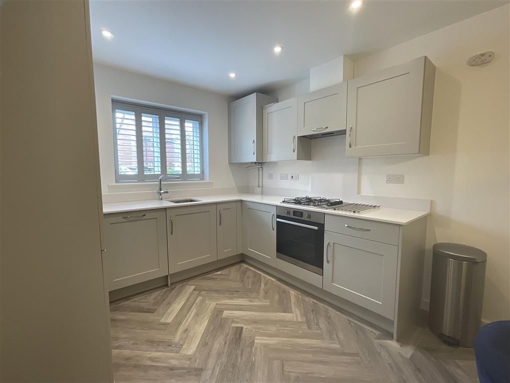 Property photo 3 of 10 Kitchen