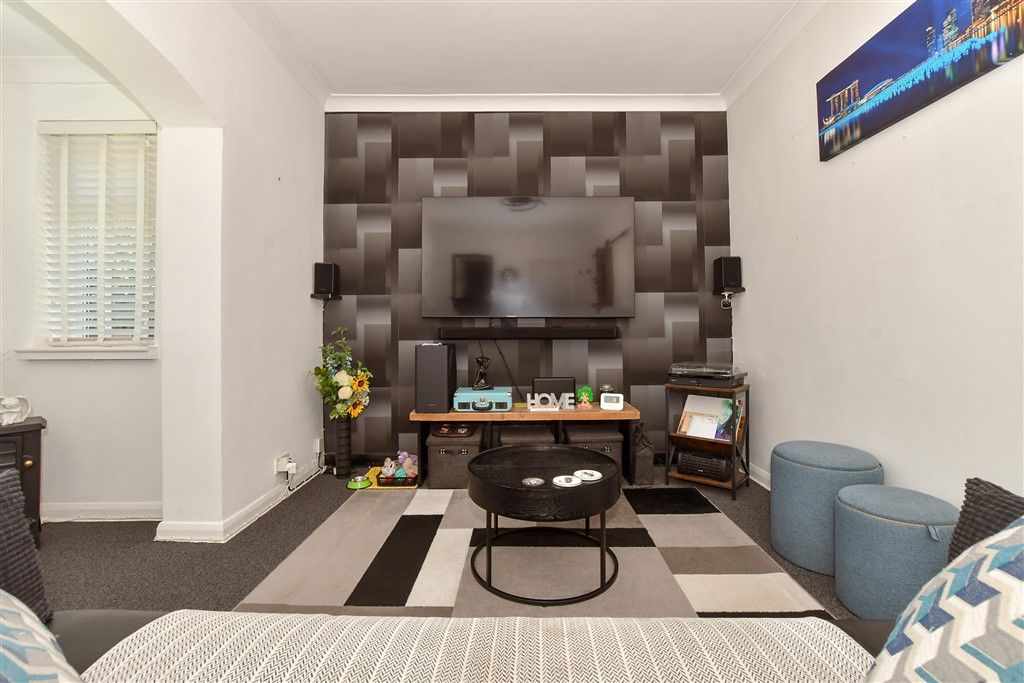 Property photo 1 of 10 Lounge