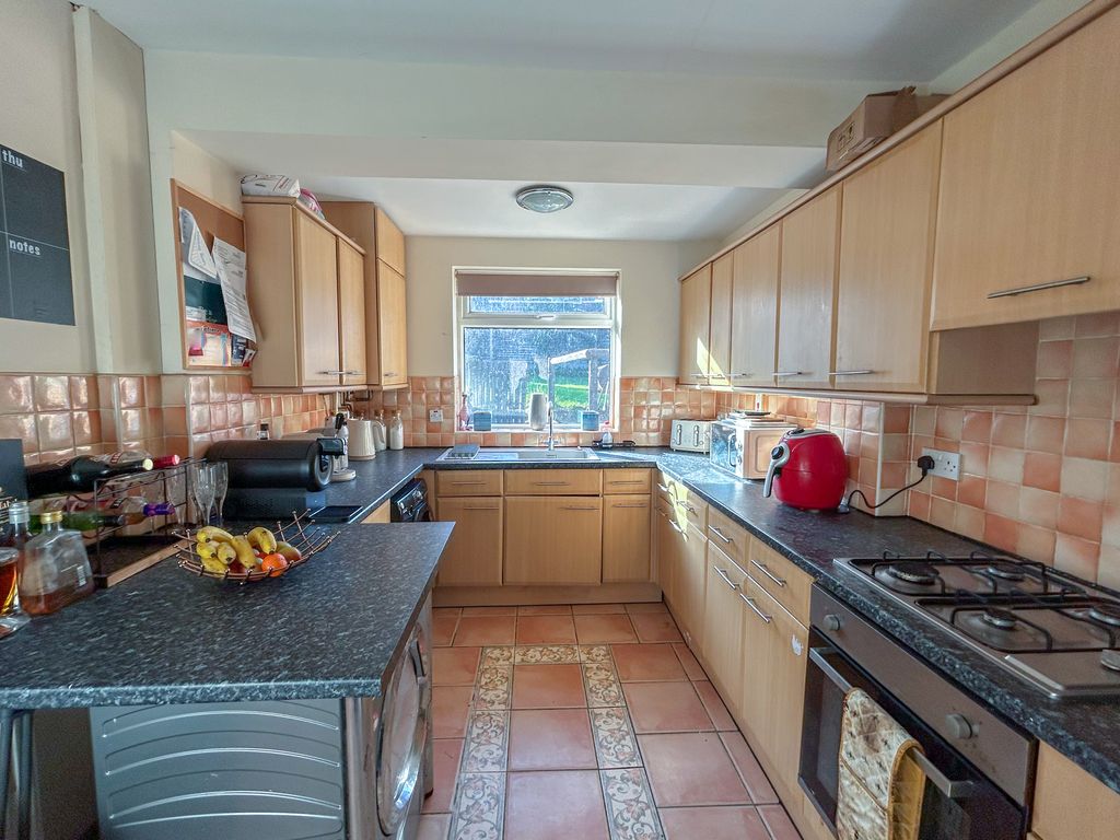 Property photo 2 of 13 Kitchen 1