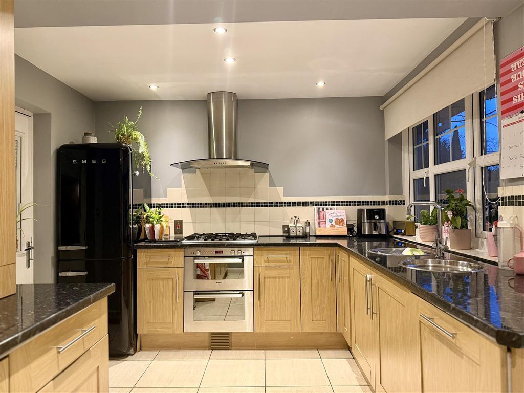 Property photo 2 of 23