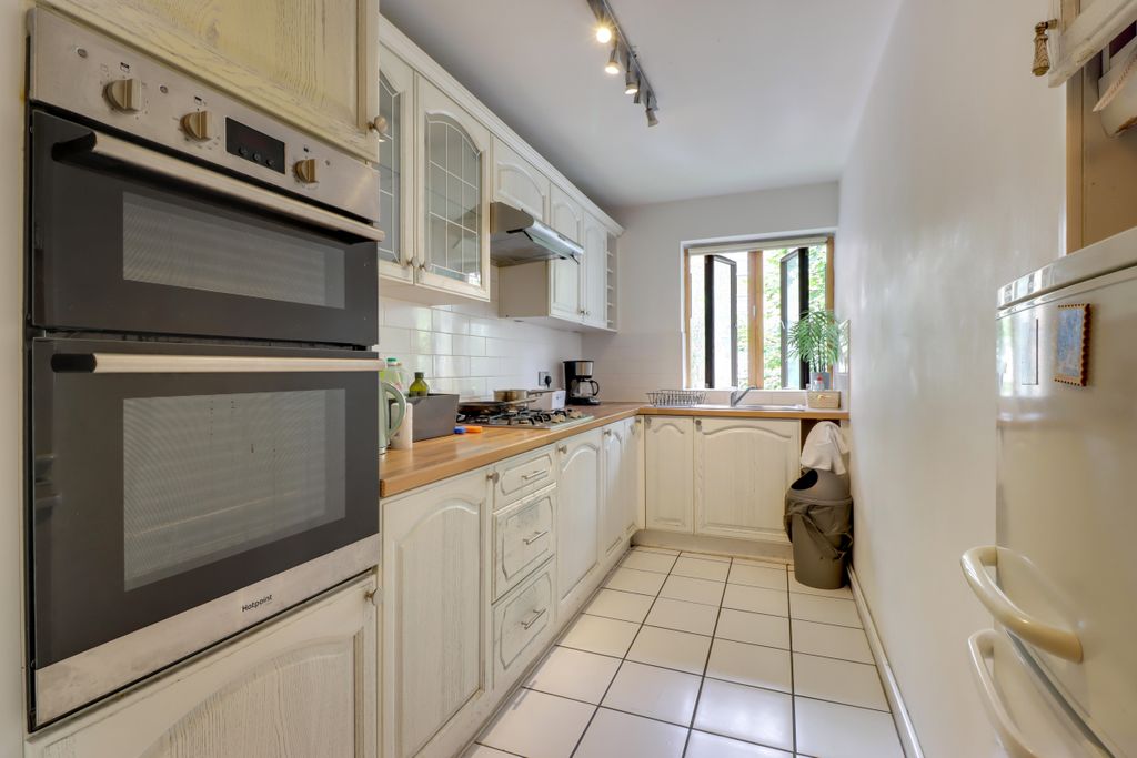 Property photo 2 of 10 Kit