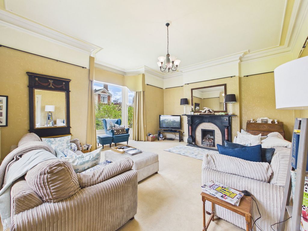 Property photo 2 of 29