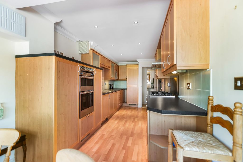 Property photo 3 of 17