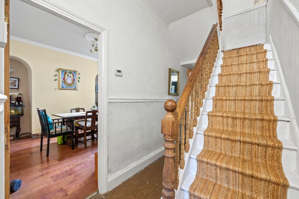 Property photo 2 of 27