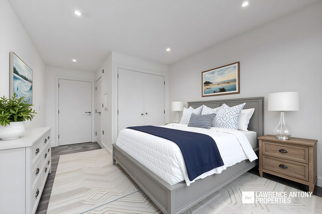 Additional image 11 of 3 bed flat for saleGrand Parade, Leigh-On-Sea SS9