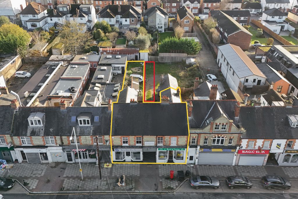 Property photo 1 of 29 28 & 30 High Street, Northwood Ha6 1Bn