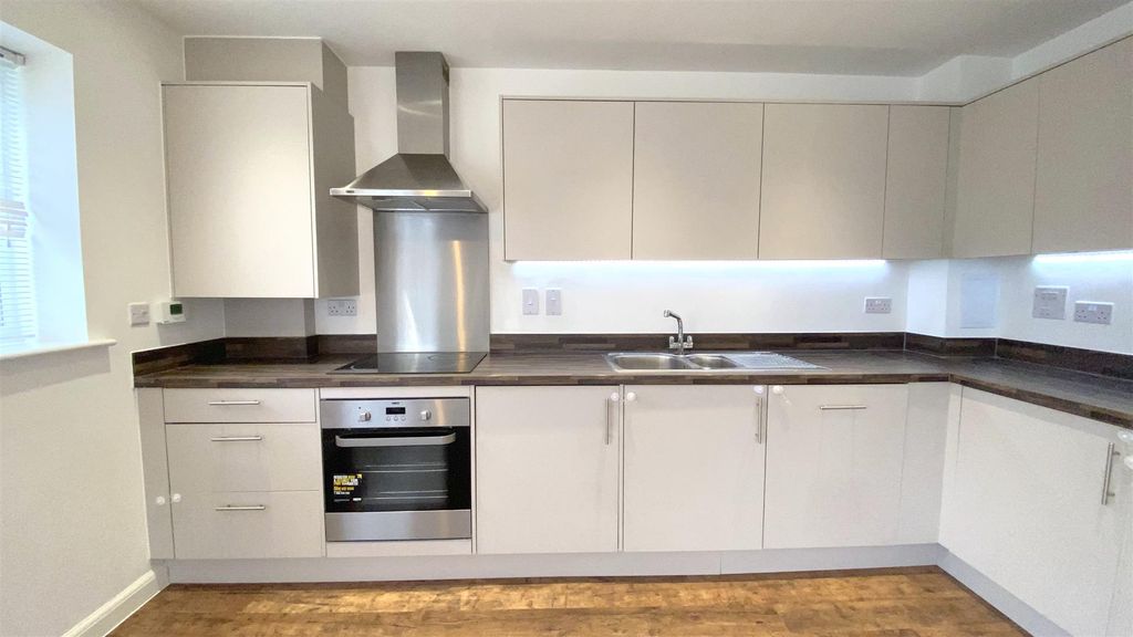Additional image 7 of 2 bed flat for saleCastleridge Drive, Greenhithe DA9