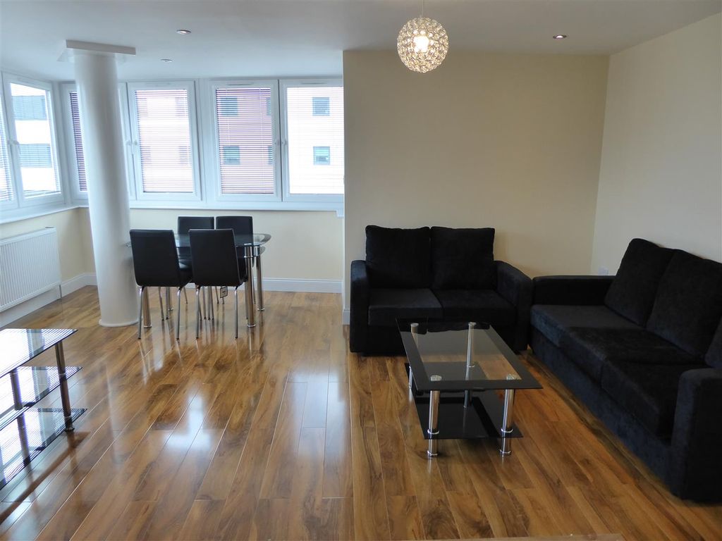 Property photo 1 of 10 Lounge / Dining Room