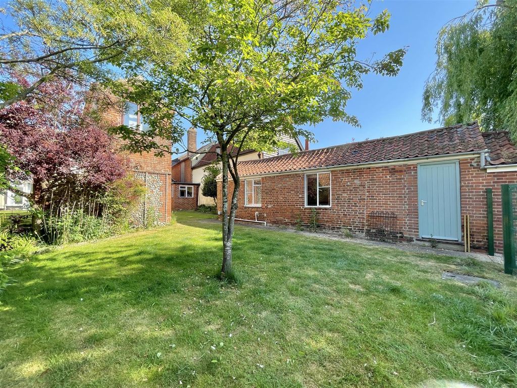 Property photo 2 of 19