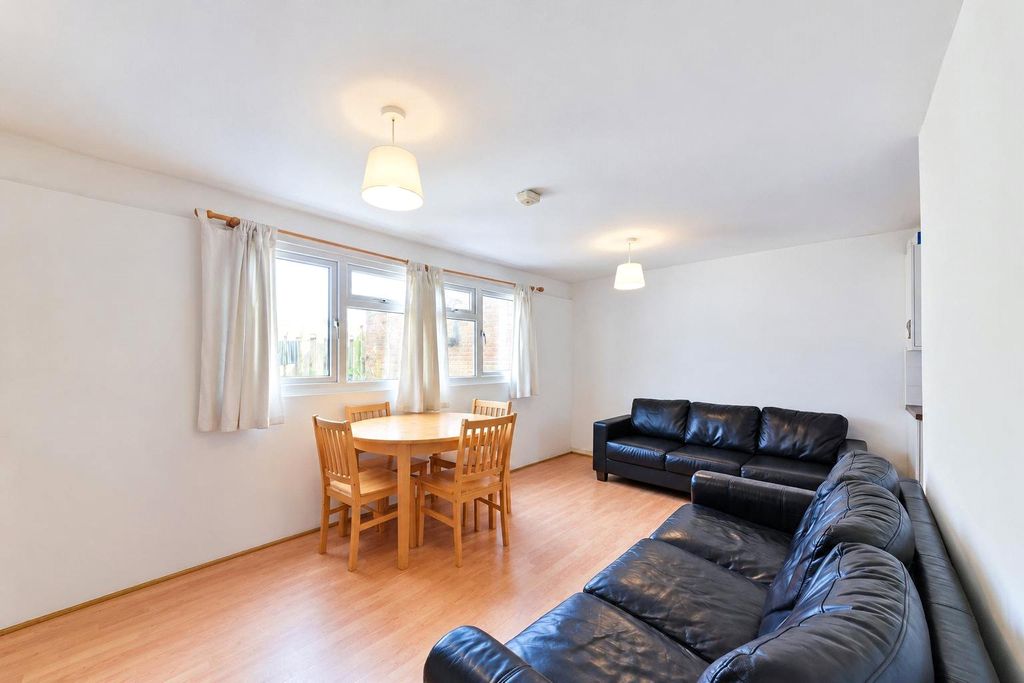Property photo 2 of 8 Picture No. 05