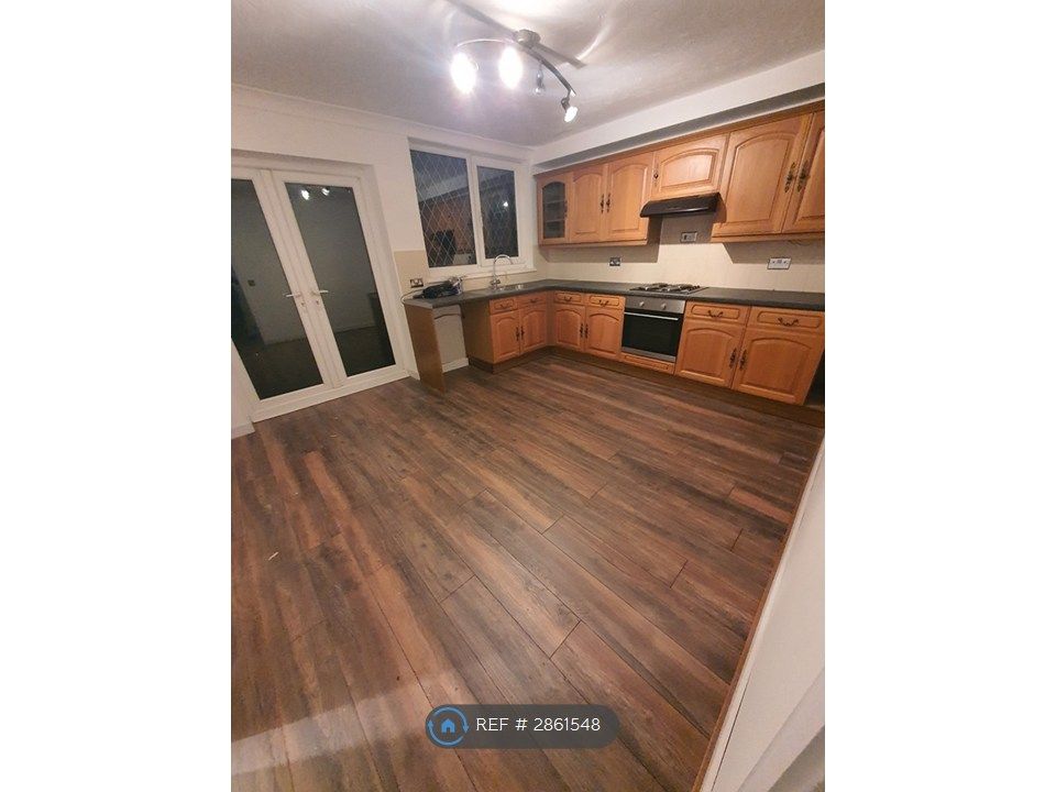 Property photo 2 of 6 Kitchenn