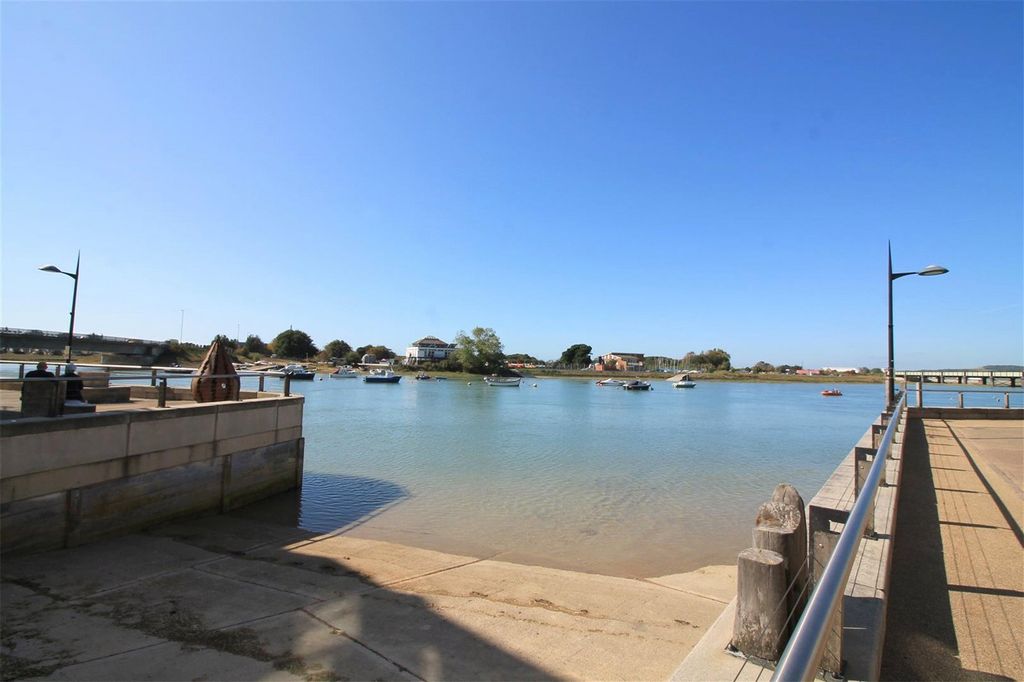Property photo 2 of 11 River Adur