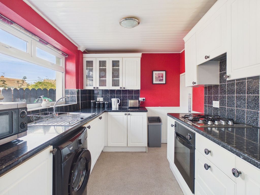 Property photo 2 of 9 Kitchen