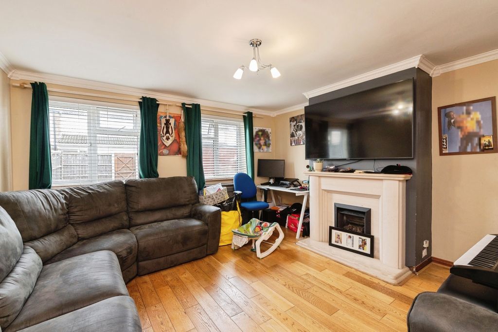 Property photo 3 of 17 Picture