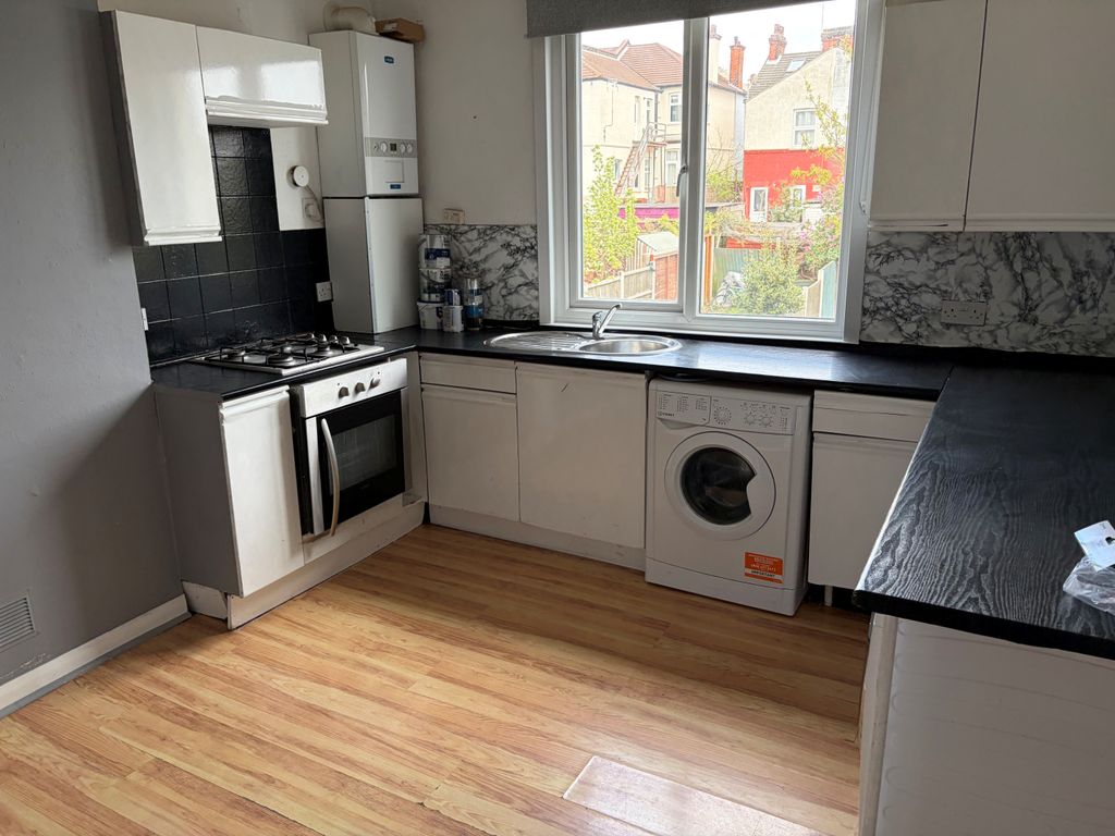 Property photo 2 of 6