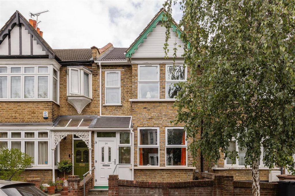 Property photo 1 of 37 Castleton Road, E17