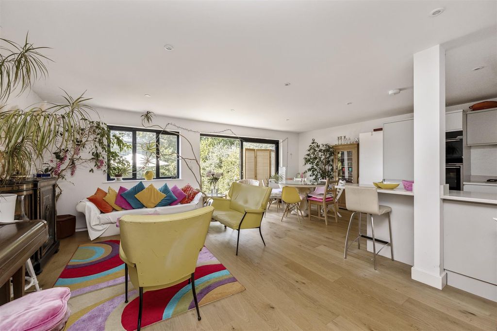 Property photo 2 of 19 Wivelsfield Road, 56-002.Jpg