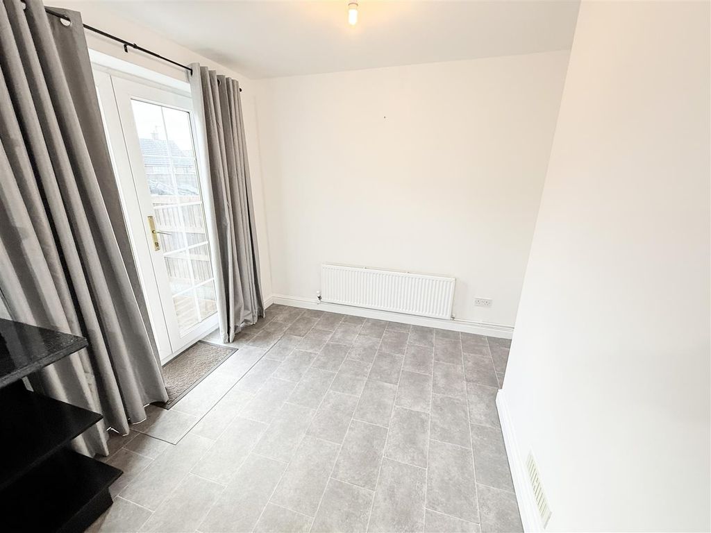 Property photo 3 of 12 Dining Kitchen