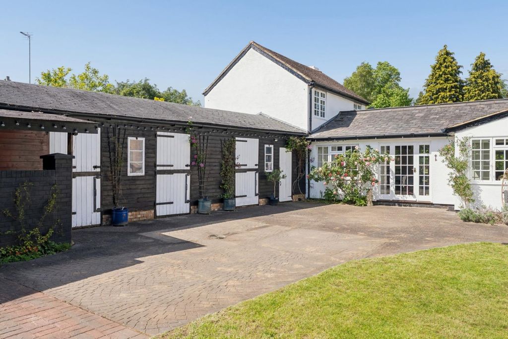 Additional image 24 of 5 bed detached house for saleHeath Road, Leighton Buzzard, Bedfordshire LU7