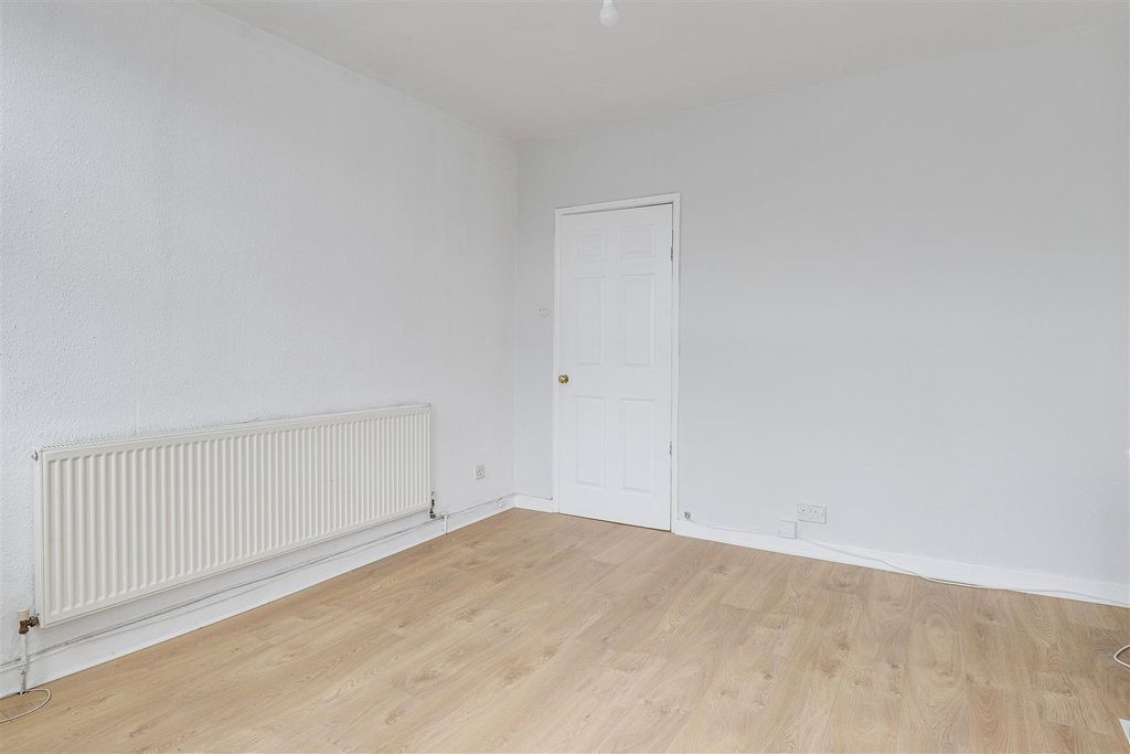 Property photo 3 of 16 10298.Jpg