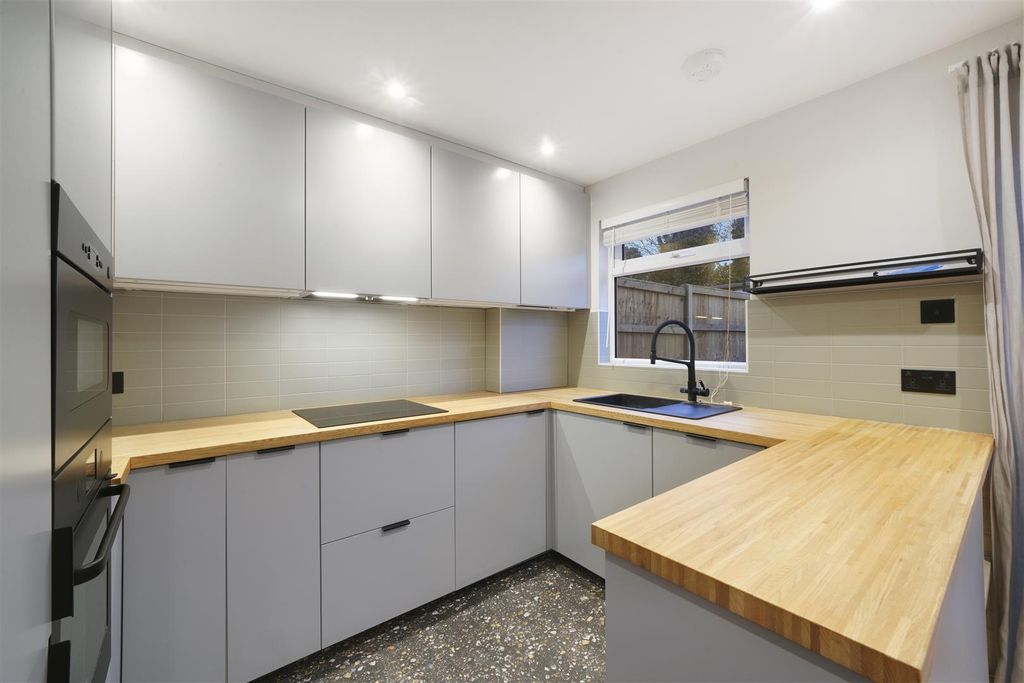 Property photo 3 of 16 4 Denise Court, Eton Avenue - Ejvzvbrrtuvbjwmz1Xjv