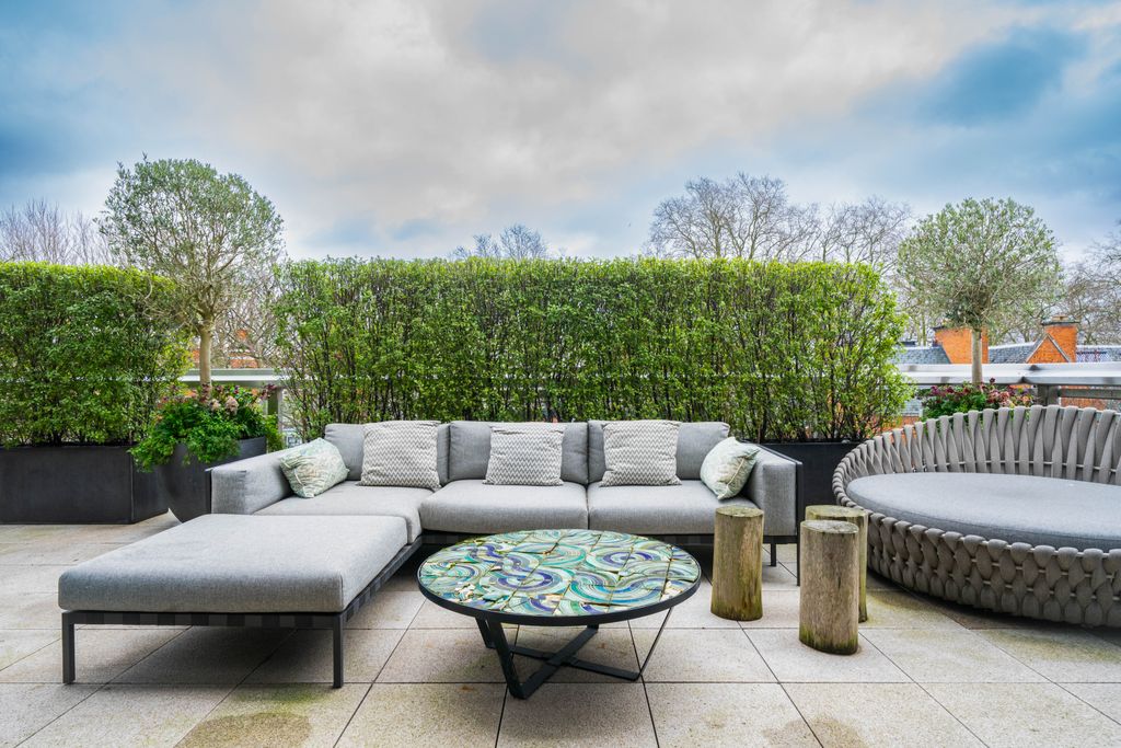 Property photo 3 of 23