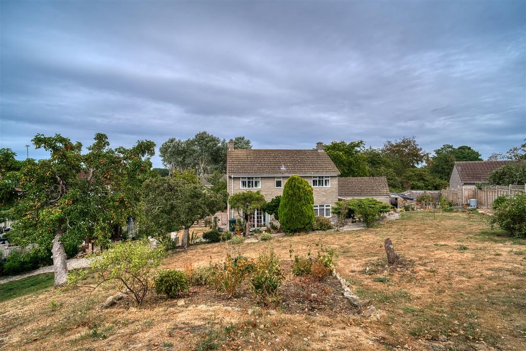 Property photo 1 of 12