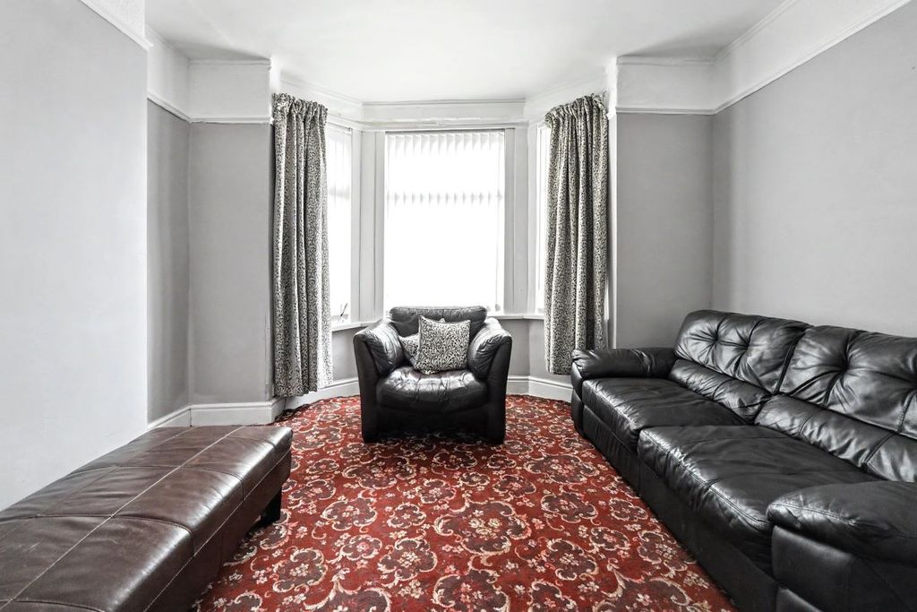 Property photo 2 of 16