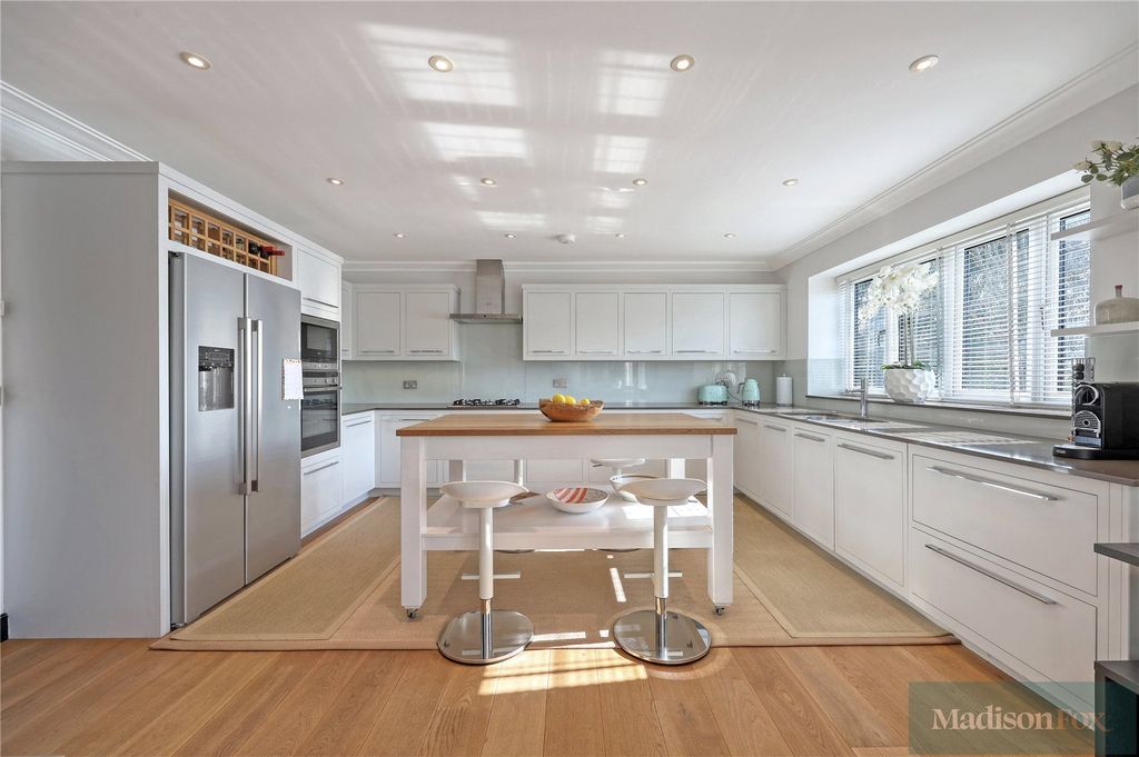 Additional image 21 of 3 bed flat for saleHigh Road, Chigwell, Essex IG7