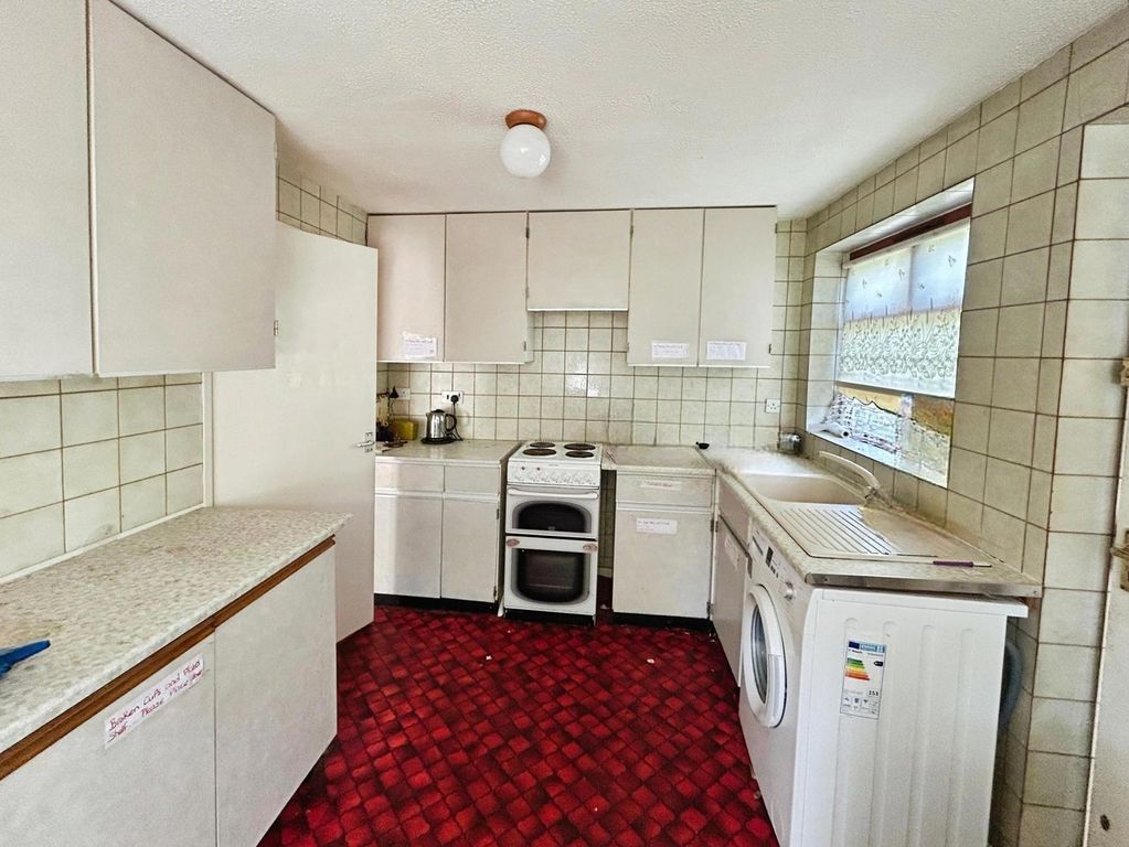 Property photo 2 of 13 Kitchen