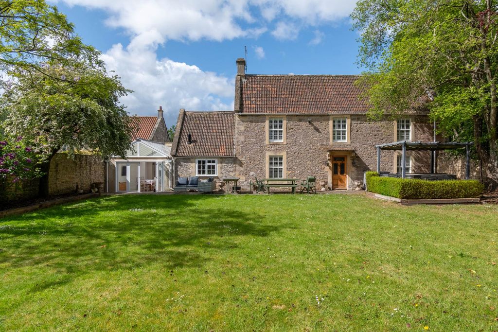 Property photo 1 of 25
