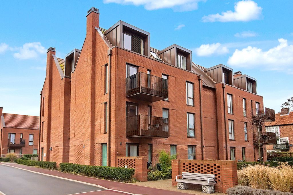 Property photo 1 of 14 Unwin Front