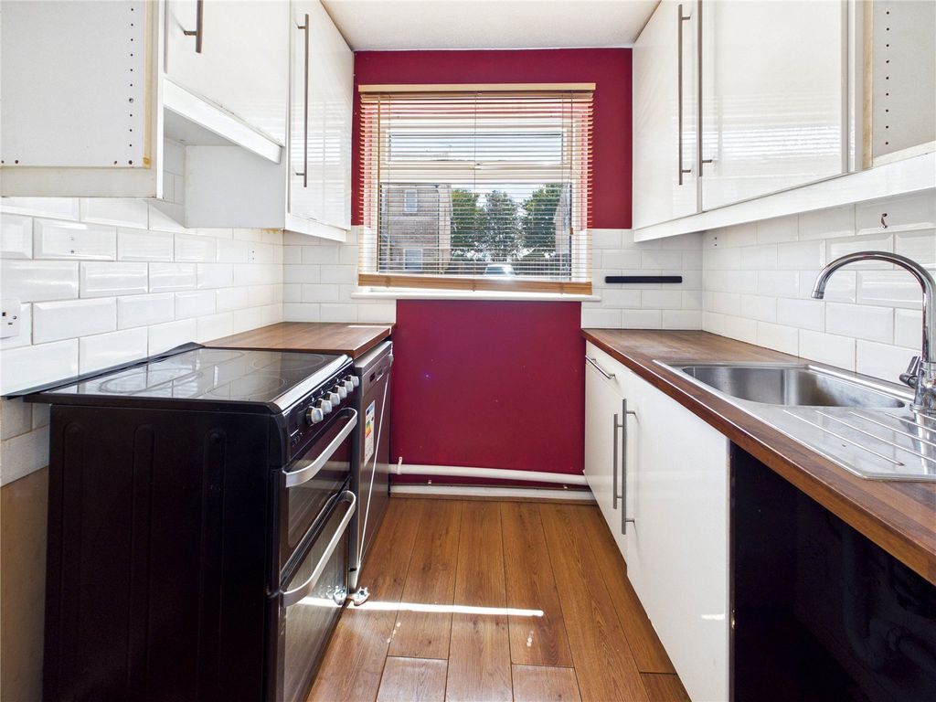 Property photo 3 of 12 Kitchen