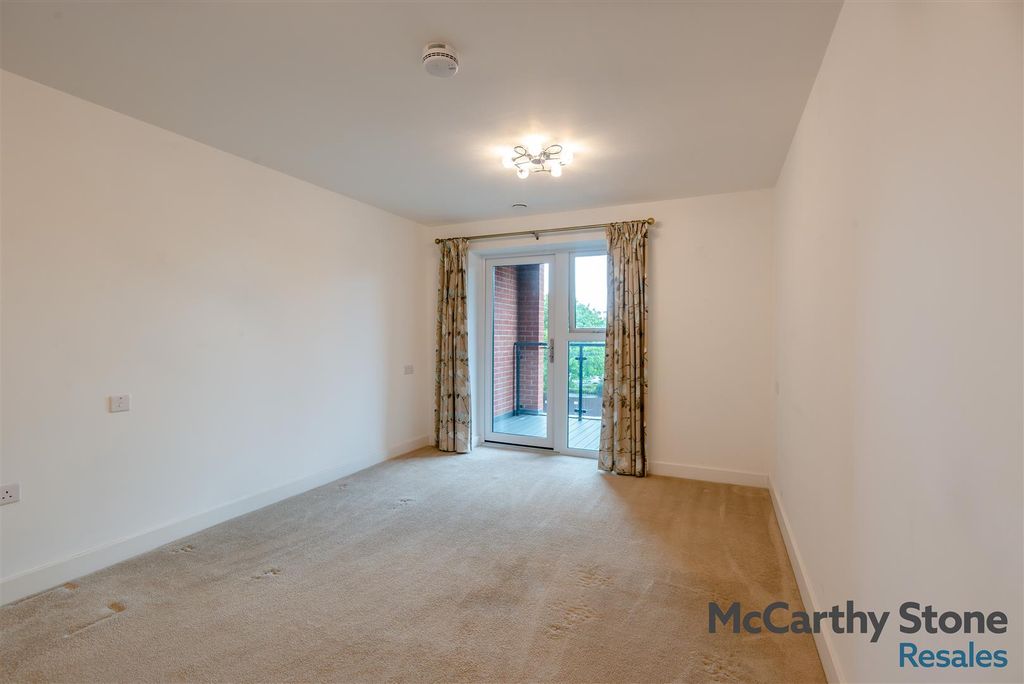 Property photo 2 of 32 8691487-Interior04.Jpg