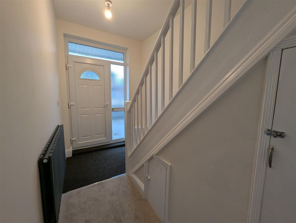Property photo 3 of 12 Entrance Hall