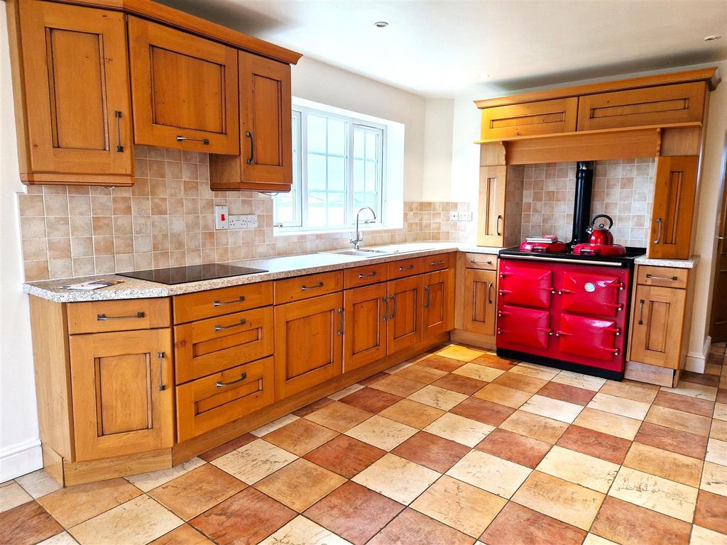 Property photo 3 of 15 Brook House - Kitchen.Jpg