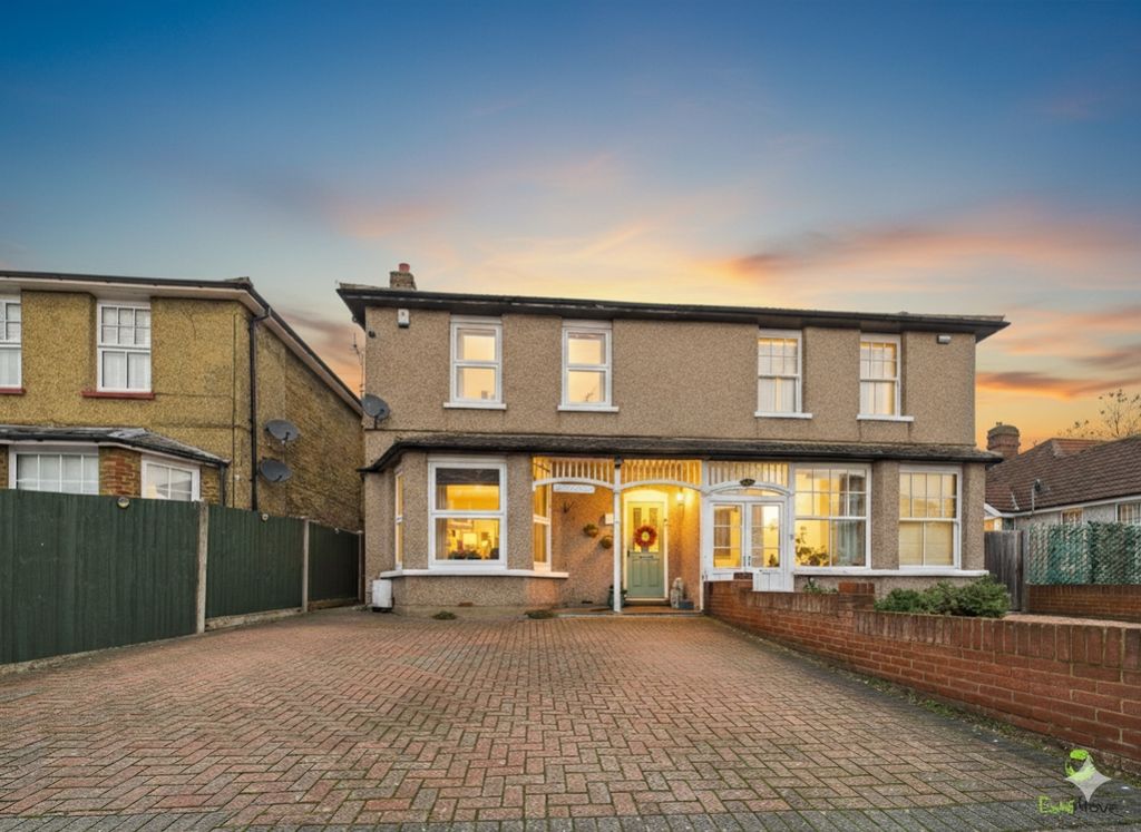 Property photo 3 of 23 Presented By Nicoleta At Ewemove Bexleyheath And D