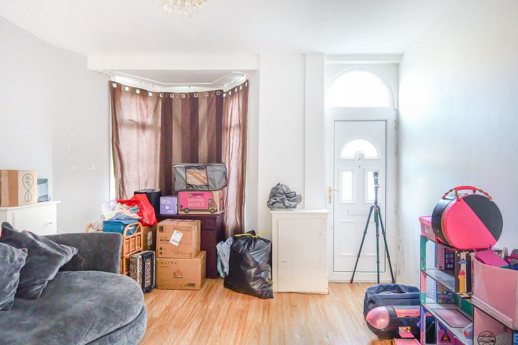 Property photo 3 of 18