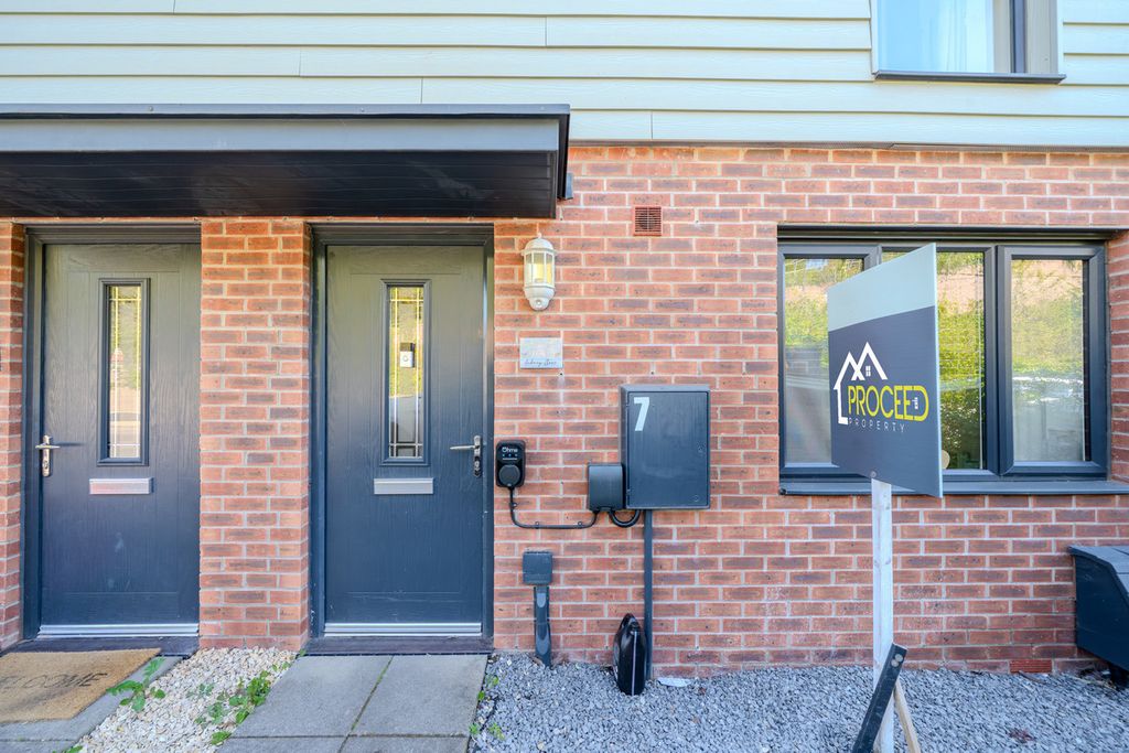 Property photo 1 of 27