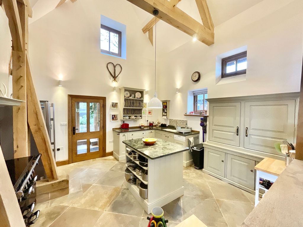 Property photo 3 of 39