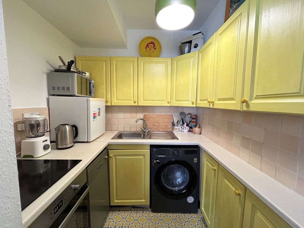 Property photo 2 of 12 Kitchen